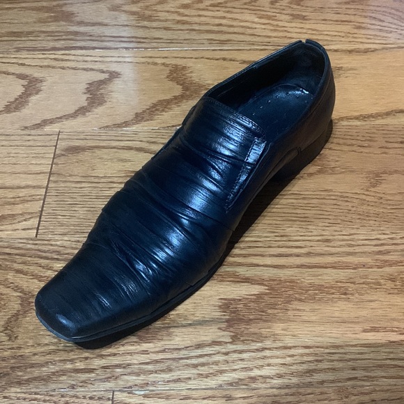 Styled Black Dress Shoes - Picture 6 of 10